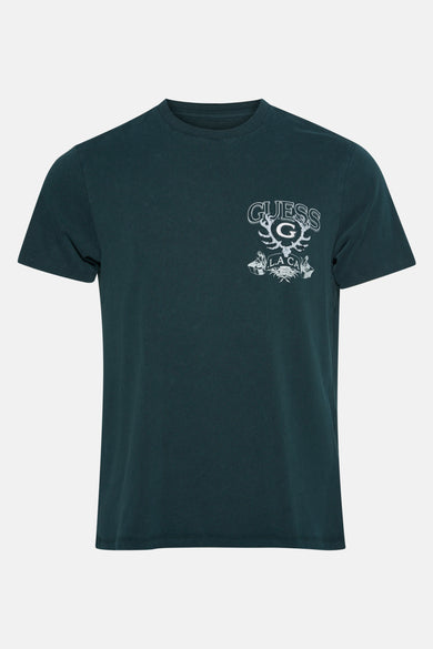 T-shirt vert avec manches courtes de Guess, avec le logo "Guess L.A. CA" en blanc sur la poitrine.