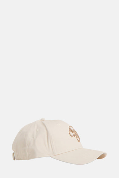 Chapeau beige de Guess® avec logo brodé sur l'avant, vu de côté.
