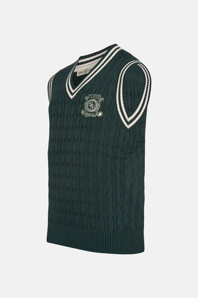 T-shirt vert de Guess avec motif côtelé et rayures blanches le le col en V et les manches, plus logo sur la poitrine.