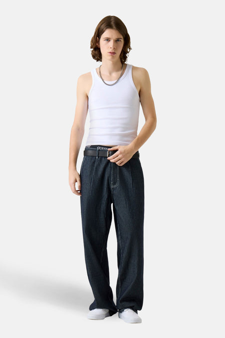 Jeanon Guess de denim denim denim denim ble avec avec deseses et et et et et et et et et et et.