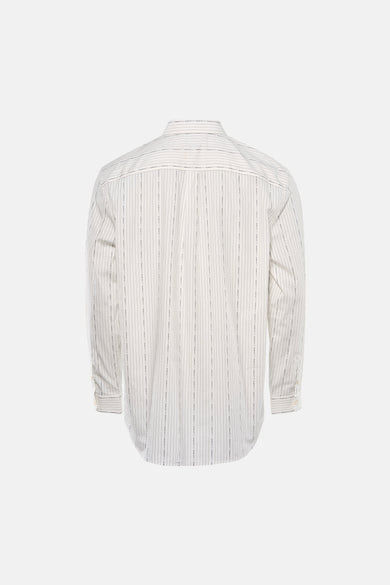 Chemise blanche à manches longues Guess, avec fines rayures verticales et imprimé logo, vue de dos.
