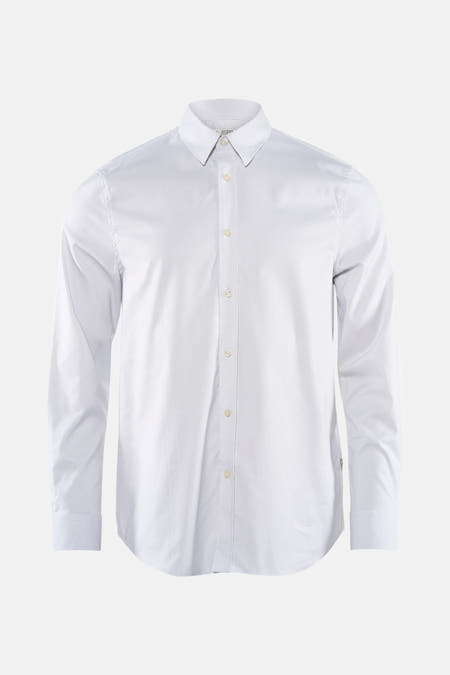 Chemise blanche à manches longues de Guess, avec un motif subtil.