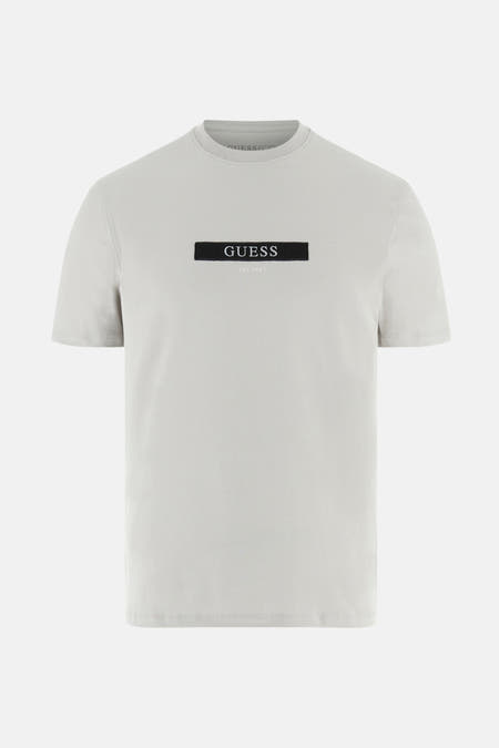 T-shirt gris à manches courtes de Guess, vu de l'arrière.