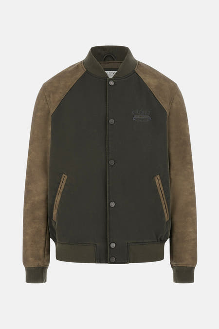 Manteau court de Guess, avec des manches longues en texture cuir et des détails verts foncés.