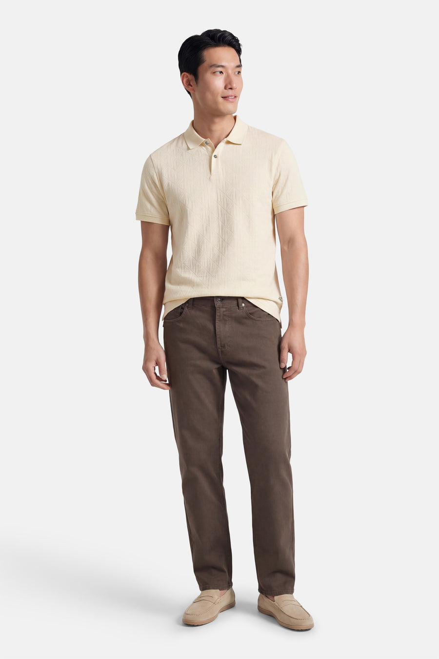 Polo marron Guess, à manches courtes et avec un motif géométrique subtil.