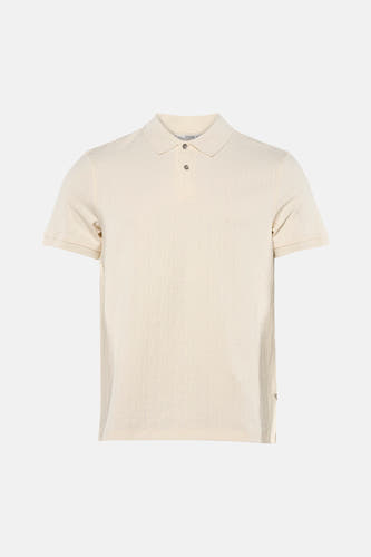 Polo marron de Guess, avec un motif subtil et une fermeture à boutons.