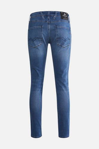 Jean slim fit en denim bleu de Replay, avec des surpiqures bleu marine sur les poches arrière.