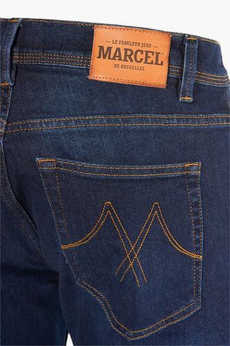 Jean slim fit bleu marine de Le Fabuleux Marcel de Bruxelles, avec des boutons décoratifs sur les poches arrière et des passants.