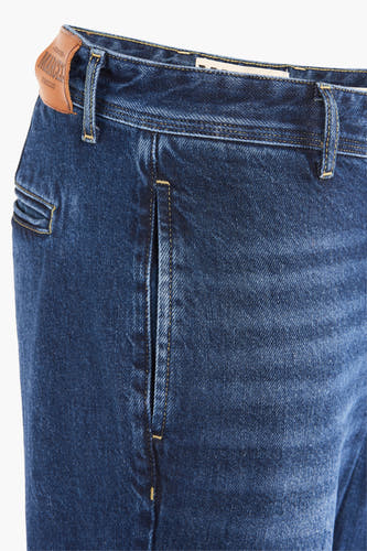 Jean denim bleu moyen 7/8 de Le Fabuleux Marcel de Bruxelles, avec poches et passants.