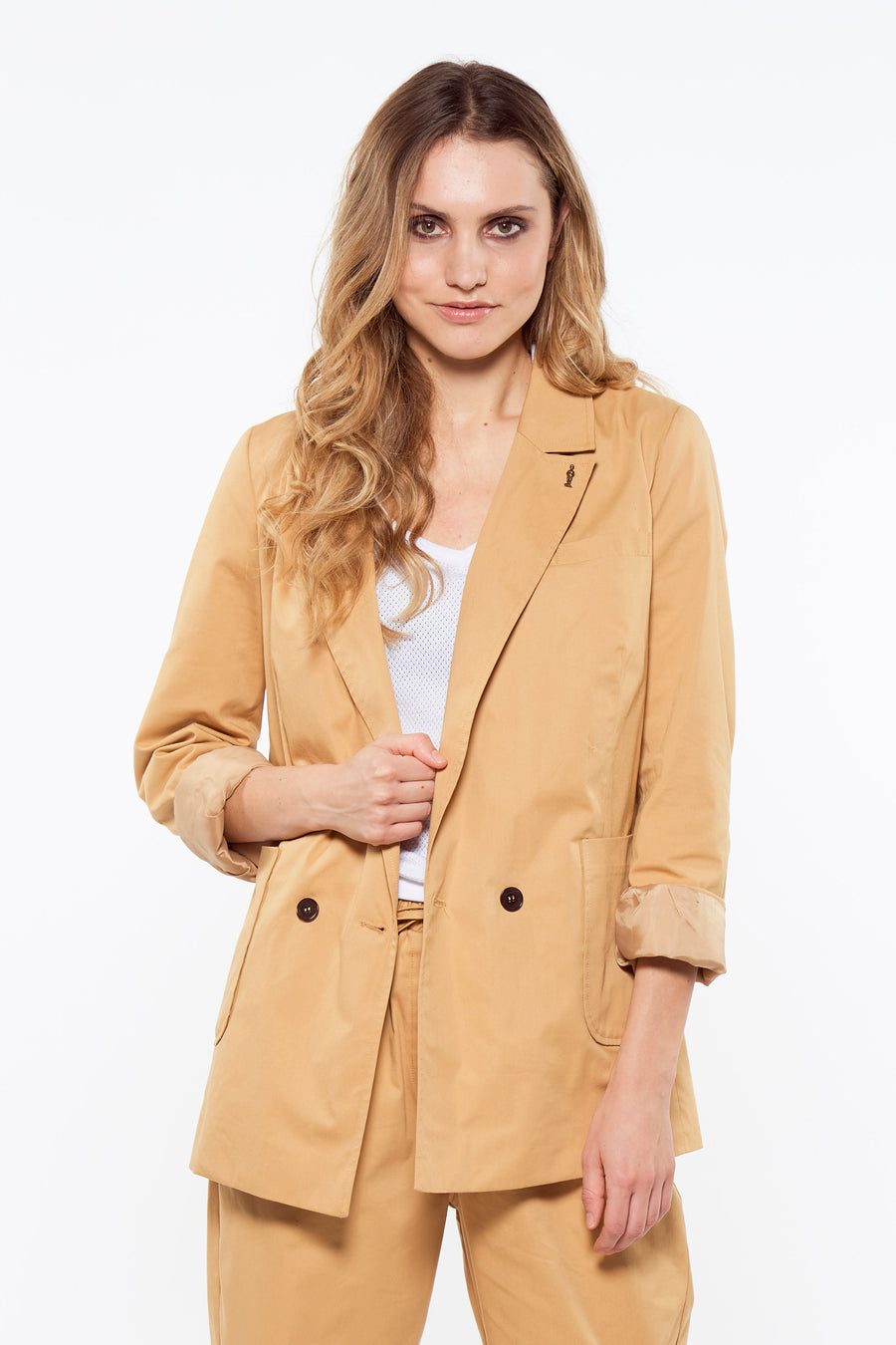 Blazer marron de Le Fabuleux Marcel de Bruxelles, avec revers et fermeture à boutons.