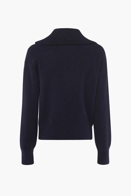 T-shirt bleu de Le Fabuleux Marcel de Bruxelles, avec une large encolure, en un tissu finement tricoté.