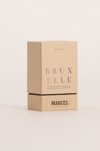 Parfum multicolore de Le Fabuleux Marcel de Bruxelles, emballé dans une boîte en carton.