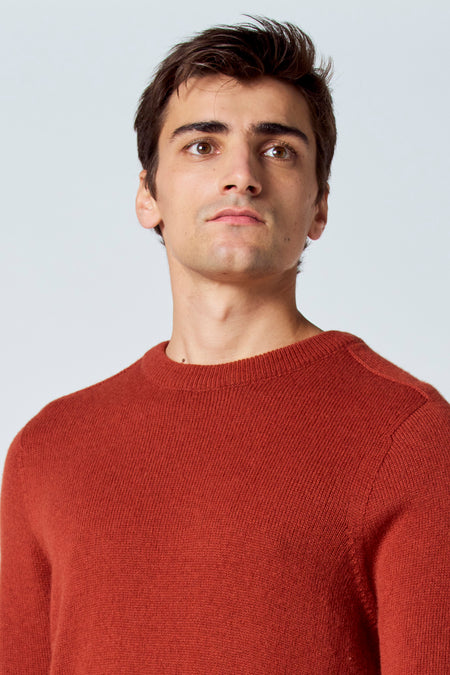 Gilet de Bordeaux avec col rond du Le Fabuleux Marcel de Bruxelles, plan rche de l'avant.