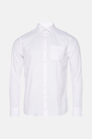 Chemise blanche à manches longues de Le Fabuleux Marcel de Bruxelles, coupe classique avec poche poitrine et fermeture à boutons, vue de face