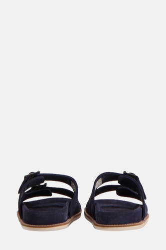 Blauwe slippers van Le Fabuleux Marcel de Bruxelles, met dubbele riem en gespsluiting.
