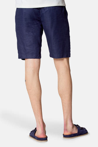 Short bleu de Le Fabuleux Marcel de Bruxelles, sur une personne avec des yeux bleus.