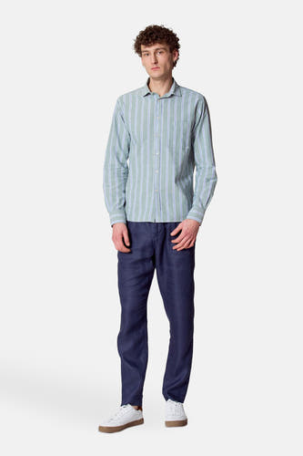 Chemise verte à manches longues de Le Fabuleux Marcel de Bruxelles, avec des rayures verticales et une poche po.