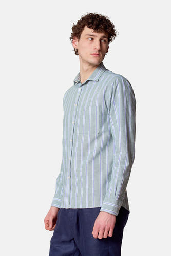 Chemise verte à longues manches de Le Fabuleux Marcel de Bruxelles, avec des rayures verticales et une poche poitrine, vue vue vue vue lat.