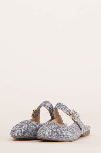 Bottines plates bleues de Le Fabuleux Marcel de Bruxelles avec imprimé zèbre et fermoirs dorés.