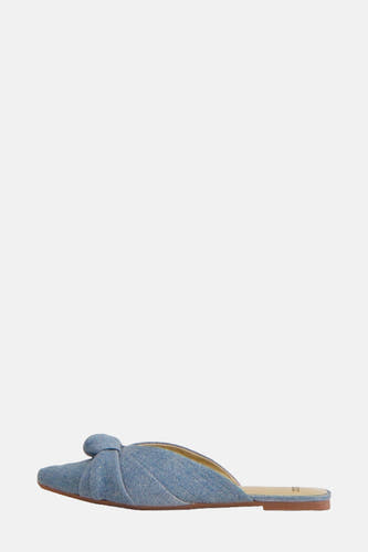 Ballerines en denim bleu marine de Le Fabuleux Marcel de Bruxelles, avec des détails noués sur le dessus.