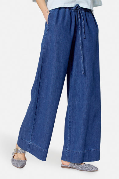 Jean en denim bleu large de Le Fabuleux Marcel de Bruxelles, avec cordon et poches à imprimé zèbre.