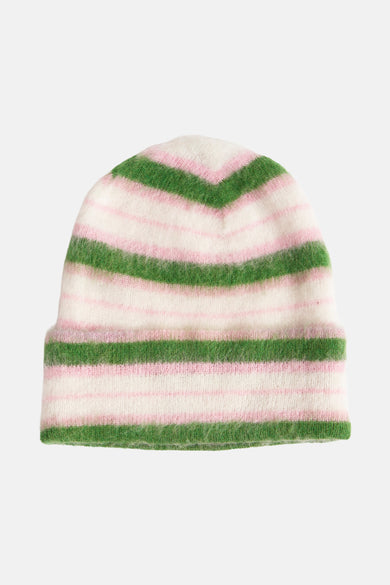 Chapeau multicolore de Le Fabuleux Marcel de Bruxelles, avec des rayures horizontales en blanc, rose et vert.