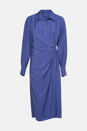 Robe bleue à longues manches de Le Fabuleux Marcel de Bruxelles, avec un motif rayé et des détails drapés.