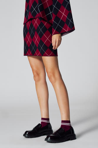 Short multicolored skirt from Le Fabuleux Marcel de Bruxelles, with a plaid pattern in burgundy and black.