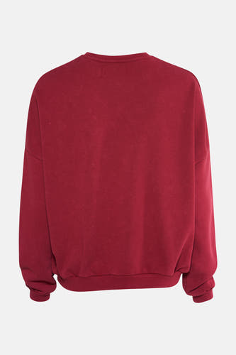 Gilet rouge de Le Fabuleux Marcel de Bruxelles, dos visible, avec des manches longues et un col rond.