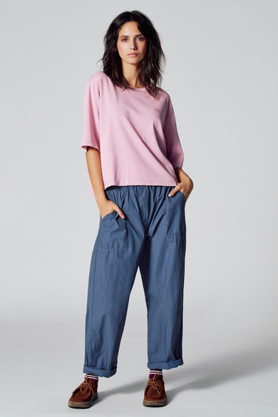 Pantalon 7/8 bleu Le Le Fabuleux Marcel de Bruxelles, avec poches et revers.