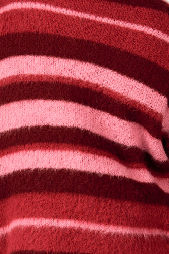 Pull multicolore à col rond de Le Fabuleux Marcel de Bruxelles, avec des rayures horizontales et une texture duveteuse.