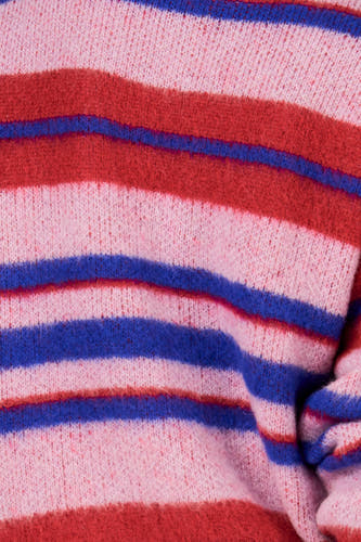 Pull multicolore à col rond de Le Fabuleux Marcel de Bruxelles, avec des rayures horizontales frappantes en rouge, rose et bleu.