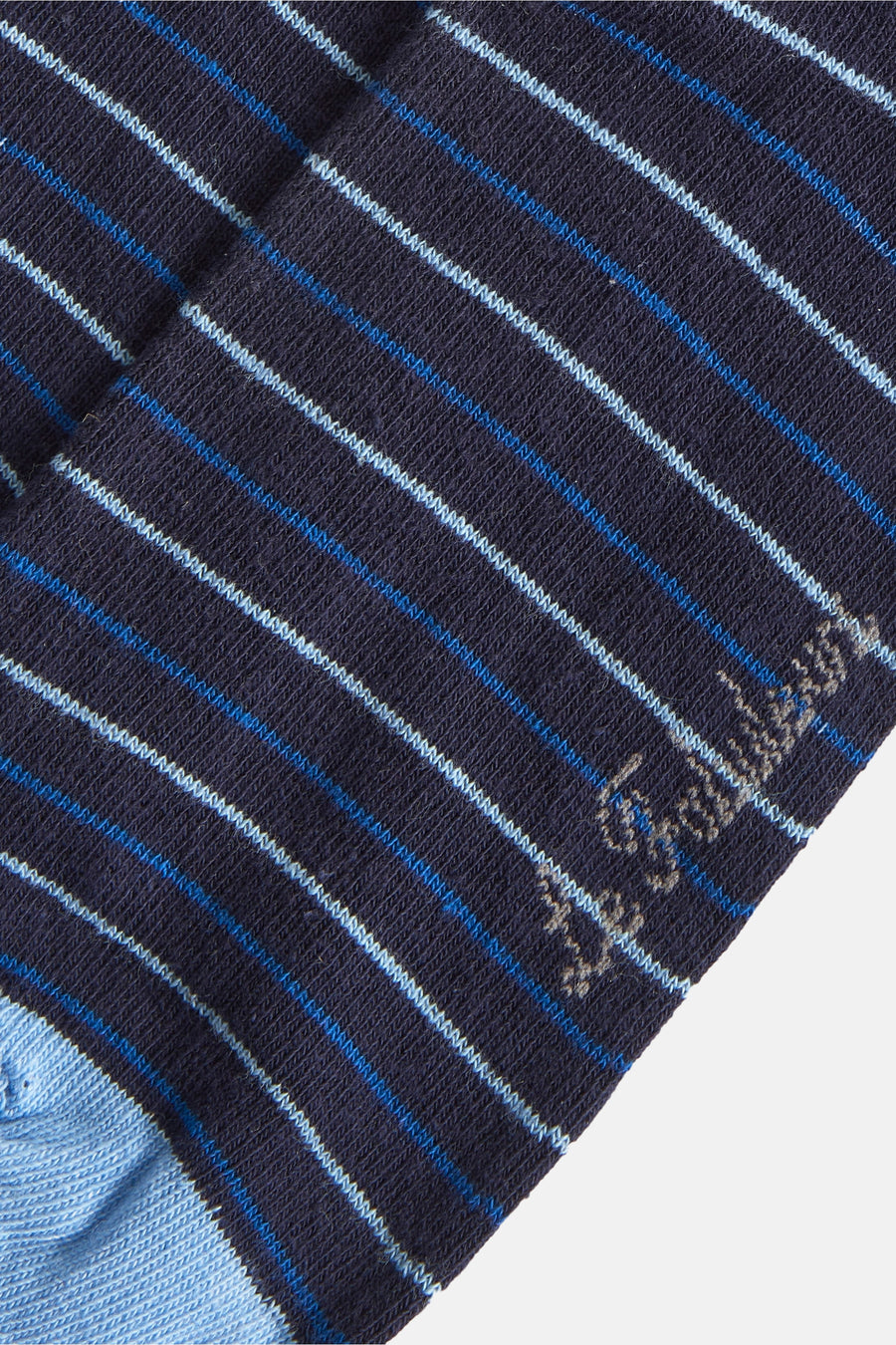 Chaussettes bleues de Le Fabuleux Marcel de Bruxelles avec motif rayé et logo.