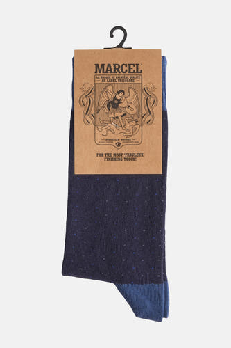 Chaussettes bleues de Le Fabuleux Marcel de Bruxelles avec de petits points et une autre couleur sur le pied et l'our.