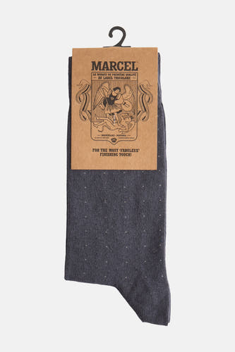 Chaussettes grises de Le Fabuleux Marcel de Bruxelles, avec un motif à points subtil et une étiquette en papier.