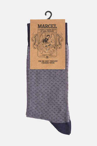 Chaussettes grises de Le Fabuleux Marcel de Bruxelles, avec un motif géométrique subtil et une bordure bleue marine sur le bord et l'orteil.