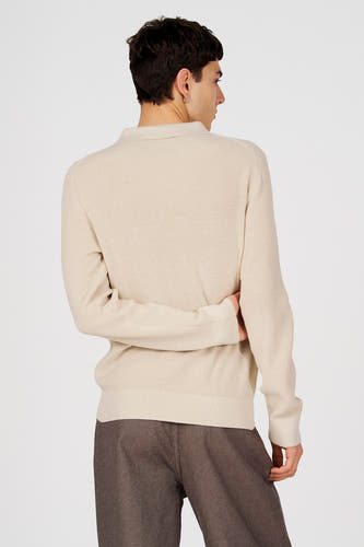 Polo blanche à manches longues et au design uni de Le Fabuleux Marcel de Bruxelles, vue de dos.