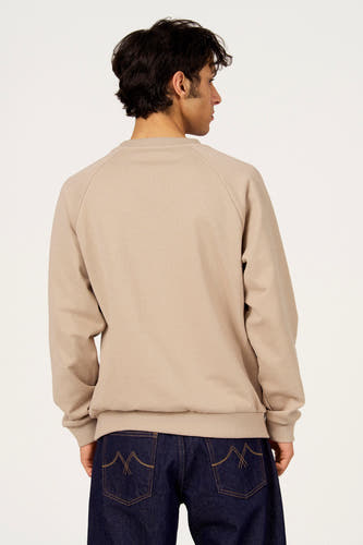Grijze sweater met ronde hals van Le Fabuleux Marcel de Bruxelles, op een man gedragen met donkere jeans van achteren gezien.
