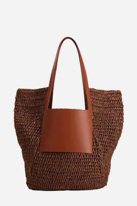 Sac à main marron de Le Fabuleux Marcel de Bruxelles, avec texture tressée et poignées marron.