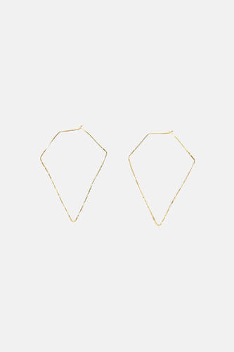 Boucles d'oreilles dorées de Le Fabuleux Marcel de Bruxelles, avec une forme géométrique et une texture irrégulières.