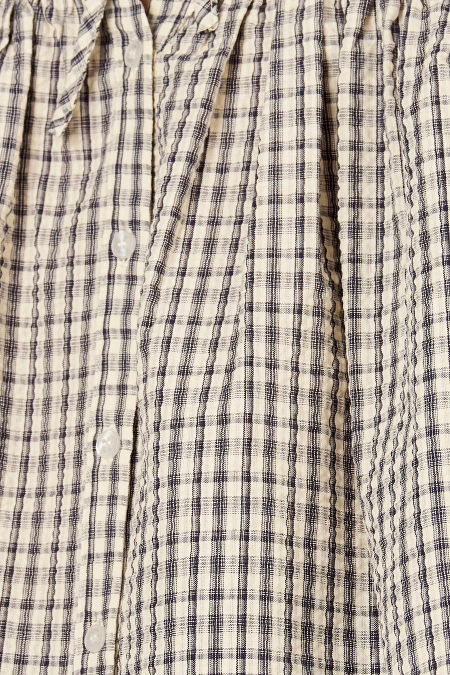Chemise à carreaux bleus de Le Fabuleux Marcel de Bruxelles, avec fermeture à boutons et détail plissé.