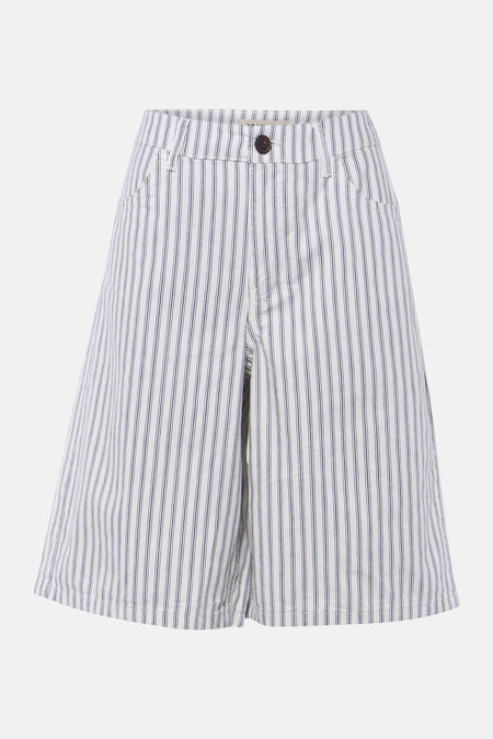 Wit-blauw gestreepte culottes met bruine knoop.