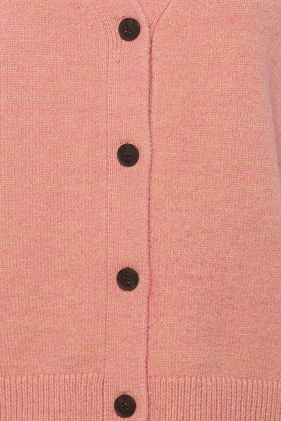 Gilet en maille rose de Le Fabuleux Marcel de Bruxelles avec boutons marron et col côtelé.
