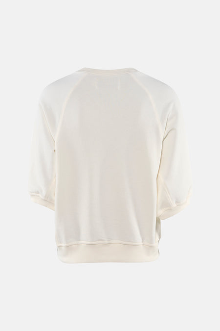 Pull écru à col rond de Le Fabuleux Marcel de Bruxelles, dos avec manches courtes raglan et bords-côtes.