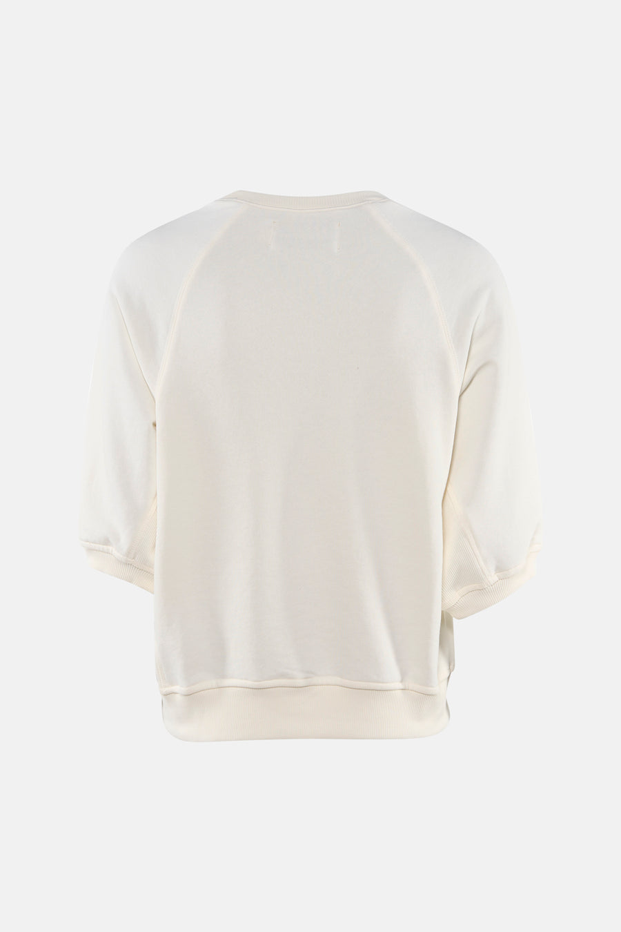 Pull écru à col rond de Le Fabuleux Marcel de Bruxelles, dos avec manches courtes raglan et bords-côtes.