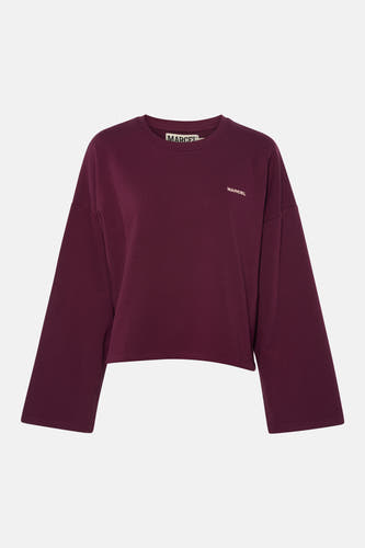 Pull violet à col rond de Le Fabuleux Marcel de Bruxelles, avec inscription 'MARCEL' marron clair sur la poitrine et une étiquette logo noir et blanc dans le cou.