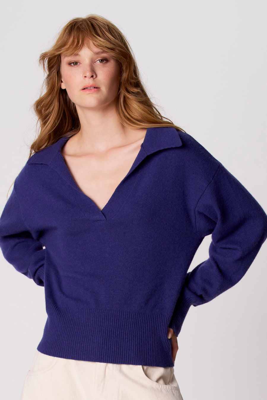 Pull col V - bleu