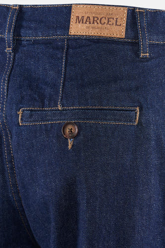 Jean slim fit bleu foncé de Le Fabuleux Marcel de Bruxelles, avec une poche à bouton à l'arrière et des surpiqûres.