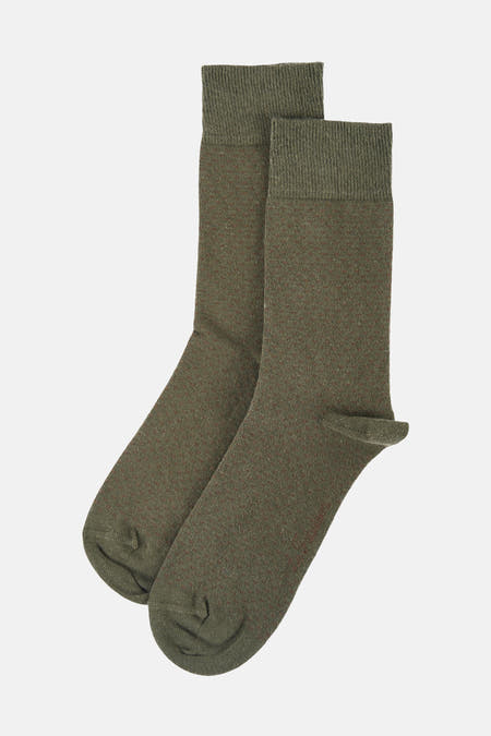 Kaki sokken van Le Fabuleux Marcel de Bruxelles, fijngebreid met subtiel geruit patroon, comfortabele ribboord, platte voet.