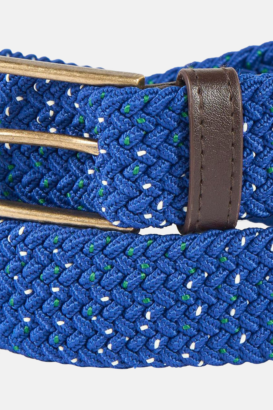 Ceinture bleue de Le Fabuleux Marcel de Bruxelles avec texture tressée et détails en blanc et vert, boucle dorée et passant en cuir marron.